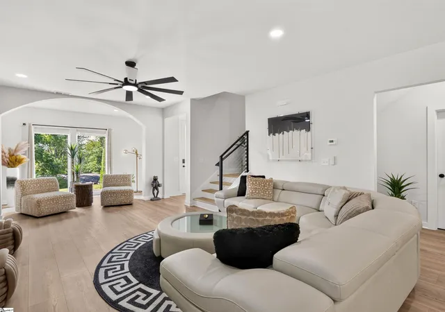Photo 4 of Single family home for sale at 29 Harbor Dr, Greenville, SC 29611 | MLS# 1601542 | Listing updated on 2026-09-21