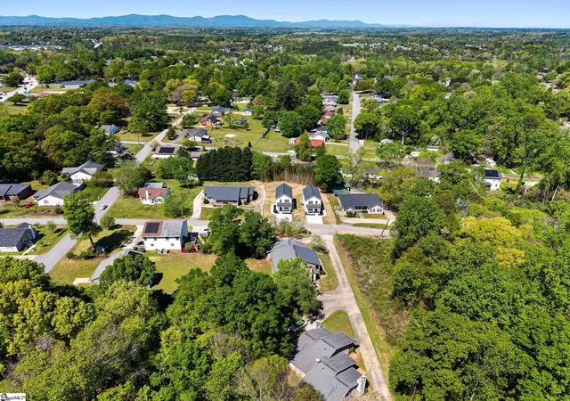 33rd image of 207 Wildwood Dr, Greer, SC 29651 | MLS# 1587736