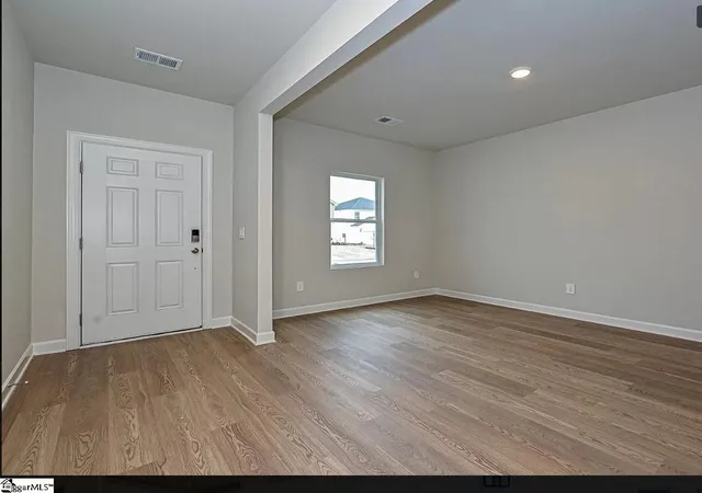 Photo 3 of Single family home for sale at 301 Lavinia Cir, Duncan, SC 29334 | MLS# 1595590 | Listing updated on 2026-08-25