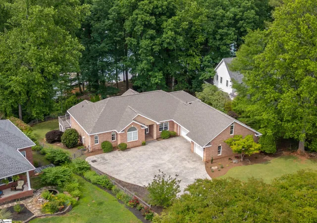 Photo 3 of Single family home for sale at 209 Amethyst Wy, Seneca, SC 29672 | MLS# 1595826 | Listing updated on 2026-08-31