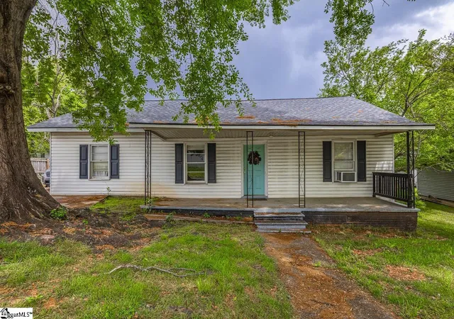 Photo 1 of Single family home for sale at 2 Woodward St, Greenville, SC 29611 | MLS# 1587964 | Listing updated on 2026-09-05