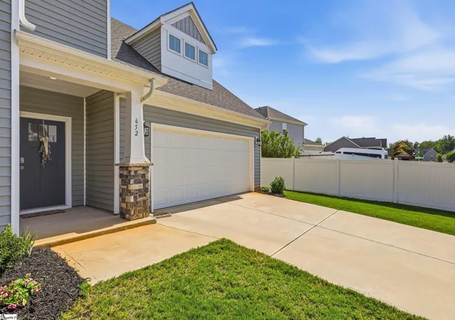 Photo 3 of Single family home for sale at 652 Sunwater Dr, Duncan, SC 29334 | MLS# 1599406 | Listing updated on 2026-08-28