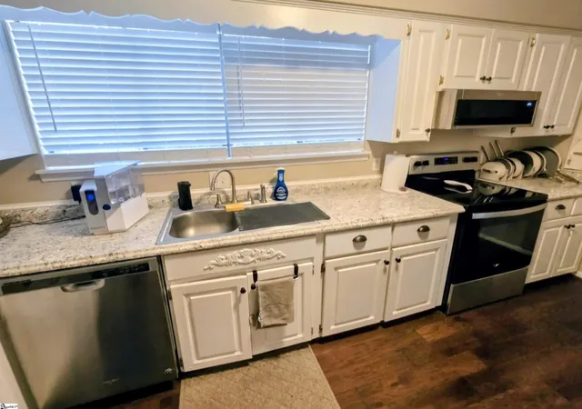 Photo 4 of Condo for sale at 8 Briarcreek Pl, Greenville, SC 29615 | MLS# 1601620 | Listing updated on 2026-08-28