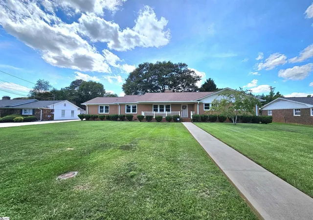Photo 2 of Single family home for sale at 233 Balfer Dr, Greenville, SC 29615 | MLS# 1595057 | Listing updated on 2026-09-05