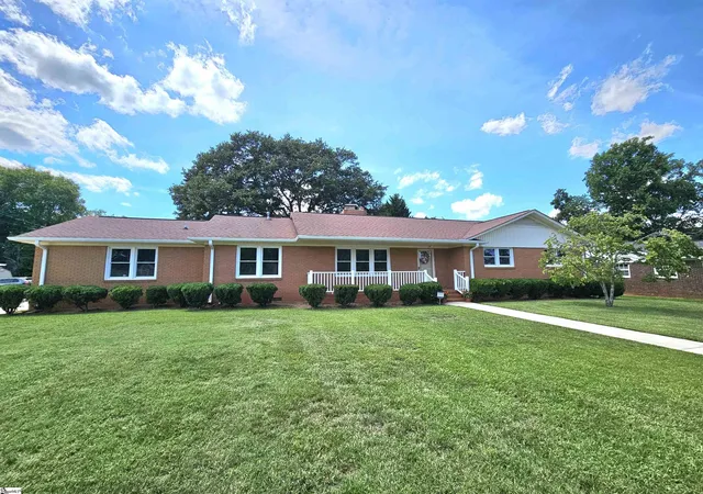 Photo 3 of Single family home for sale at 233 Balfer Dr, Greenville, SC 29615 | MLS# 1595057 | Listing updated on 2026-09-05