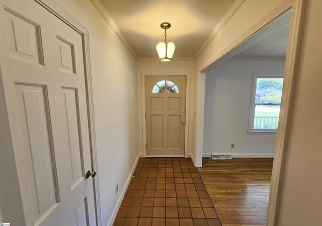 Photo 4 of Single family home for sale at 233 Balfer Dr, Greenville, SC 29615 | MLS# 1595057 | Listing updated on 2026-09-05