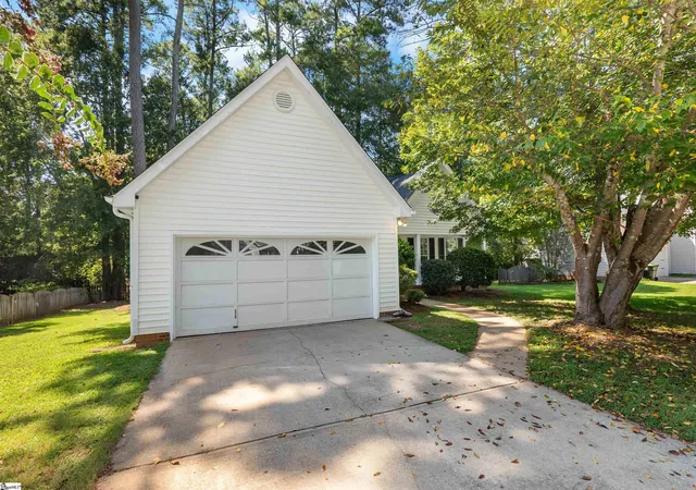 Photo 3 of Single family home for sale at 103 Loden Ct, Simpsonville, SC 29681 | MLS# 1602038 | Listing updated on 2026-09-16
