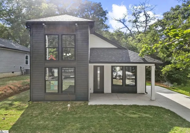 Photo 1 of Single family home for sale at 464 Tryon St, Spartanburg, SC 29301 | MLS# 1601473 | Listing updated on 2026-08-30