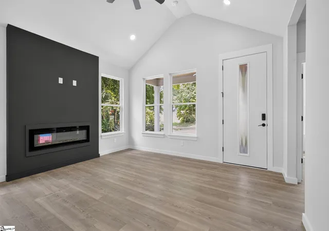 Photo 3 of Single family home for sale at 464 Tryon St, Spartanburg, SC 29301 | MLS# 1601473 | Listing updated on 2026-08-30