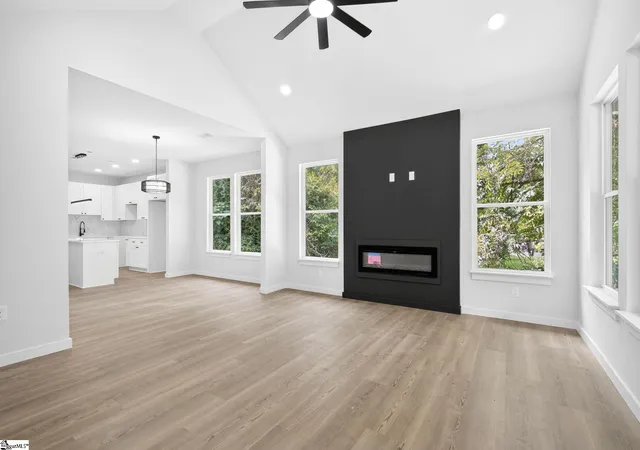 Photo 3 of Single family home for sale at 464 Tryon St, Spartanburg, SC 29301 | MLS# 1601473 | Listing updated on 2026-08-30