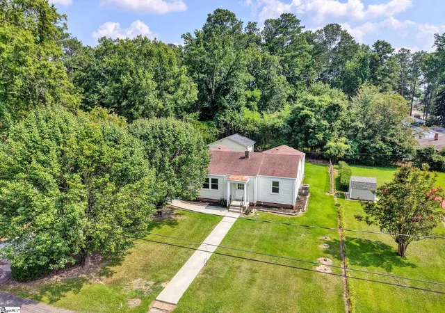 2nd image of 207 Elm St, Clinton, SC 29325 | MLS# 1599476