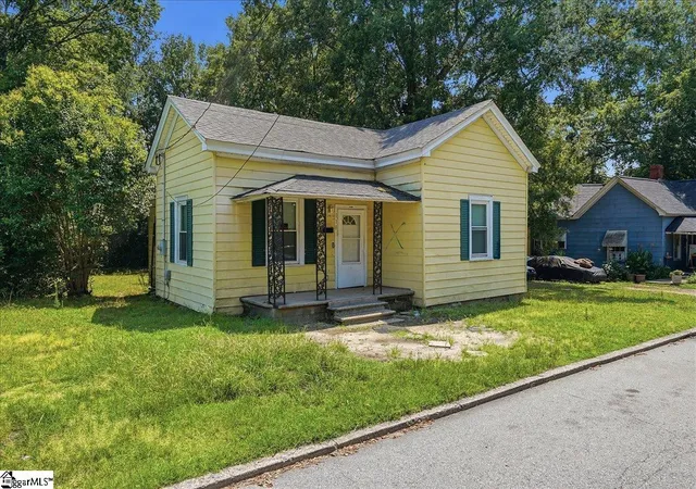 Photo 2 of Sale Pending at 118 Cherry St, Gaffney, SC 29340 | MLS# 1601971 | Listing updated on 2026-08-26