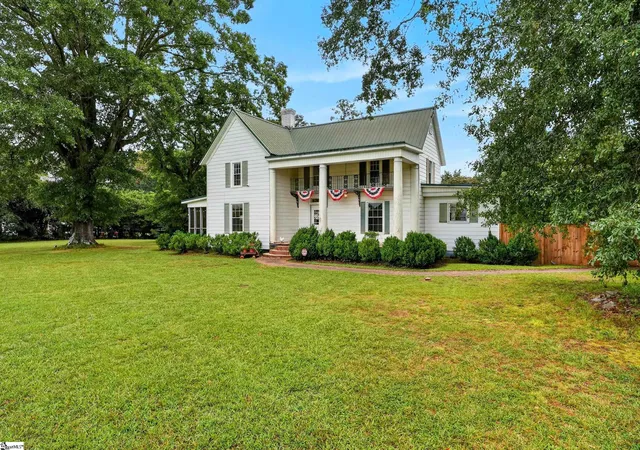 Photo 3 of Single family home for sale at 1710 Scuffletown Rd, Fountain Inn, SC 29644 | MLS# 1601808 | Listing updated on 2026-09-09