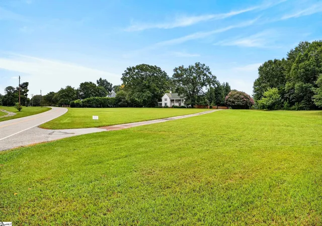 Photo 4 of Single family home for sale at 1710 Scuffletown Rd, Fountain Inn, SC 29644 | MLS# 1601808 | Listing updated on 2026-10-02