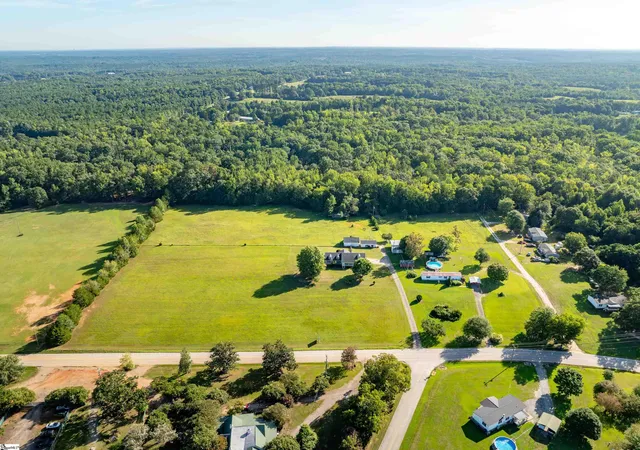 Photo 4 of House for sale at 1955 E Georgia Rd, Woodruff, SC 29388 | MLS# 1602372 | Listing updated on 2026-09-04