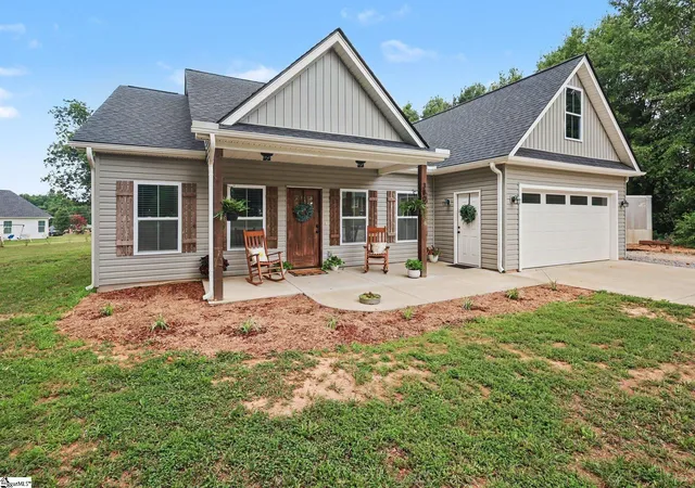 Homes for sale in Greer, SC | 3807 Camp Rd, Greer, SC 29651 | MLS# 1597159