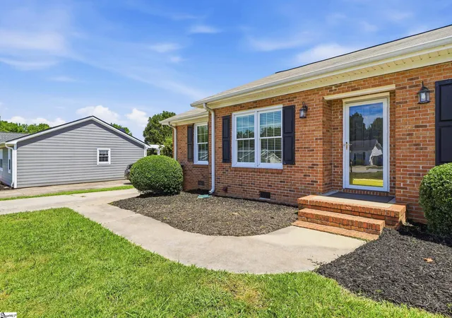 Photo 2 of Single family home for sale at 2 Brushy Creek Rdg, Taylors, SC 29687 | MLS# 1594960 | Listing updated on 2026-09-16