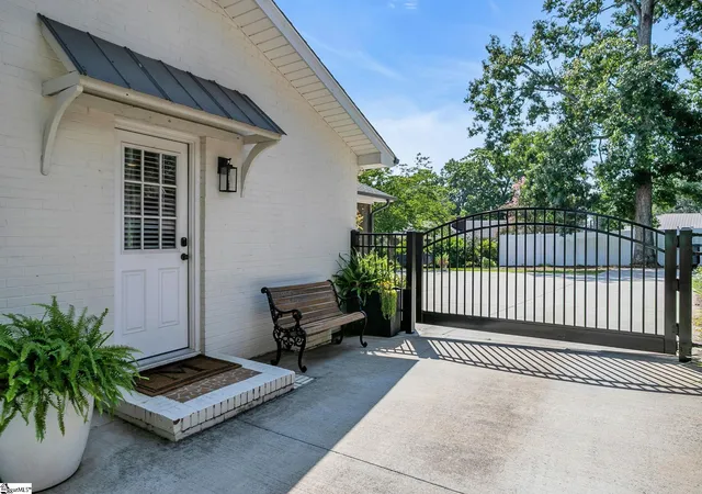Photo 3 of Single family home for sale at 107 Birchwood Dr, Greenville, SC 29605 | MLS# 1601965 | Listing updated on 2026-08-29