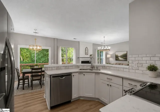 Photo 4 of Single family home for sale at 1 Karsten Creek Dr, Simpsonville, SC 29681 | MLS# 1601572 | Listing updated on 2026-08-21