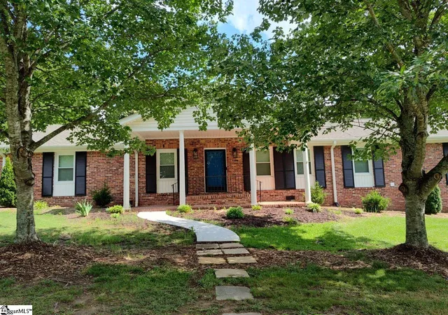 Homes for sale in Greenville, SC | 200 Leyswood Dr, Greenville, SC 29615 | MLS# 1588615