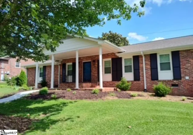 Homes for sale in Greenville, SC | 200 Leyswood Dr, Greenville, SC 29615 | MLS# 1588615