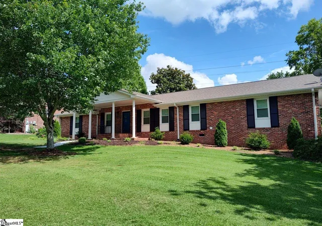 Homes for sale in Greenville, SC | 200 Leyswood Dr, Greenville, SC 29615 | MLS# 1588615