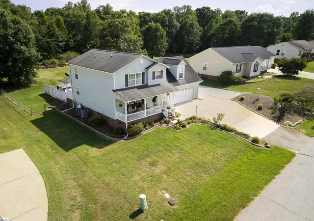 Photo 2 of Single family home for sale at 202 Shady Pines Wy, Fountain Inn, SC 29644 | MLS# 1601992 | Listing updated on 2026-09-29