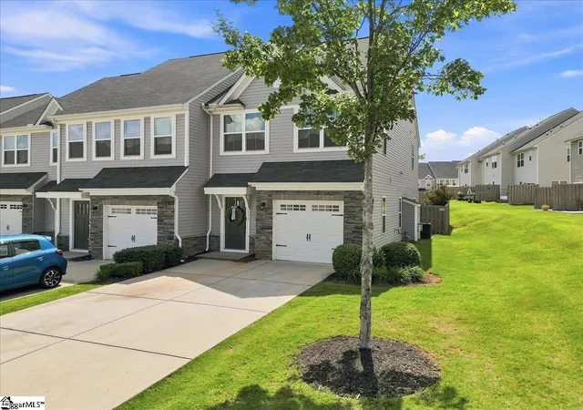 Photo 2 of Townhouse for sale at 131 Roseridge Dr, Simpsonville, SC 29681 | MLS# 1602449 | Listing updated on 2026-09-16