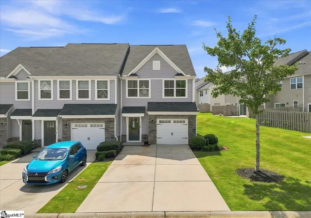Photo 3 of Townhouse for sale at 131 Roseridge Dr, Simpsonville, SC 29681 | MLS# 1602449 | Listing updated on 2026-09-16