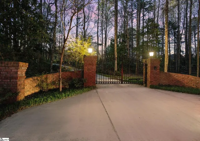 Photo 3 of Single family home for sale at 208 Holland Rd, Simpsonville, SC 29681 | MLS# 1601940 | Listing updated on 2026-08-28