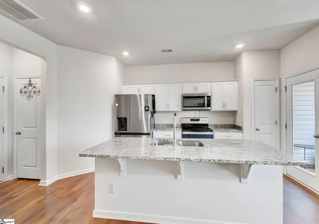 Photo 3 of Townhouse for sale at 5 Sunriff Ct, Greer, SC 29651 | MLS# 1602382 | Listing updated on 2026-08-29