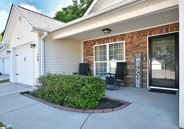 Photo 2 of Single family home for sale at 108 Rudolph Ct, Anderson, SC 29625 | MLS# 1600230 | Listing updated on 2026-09-16
