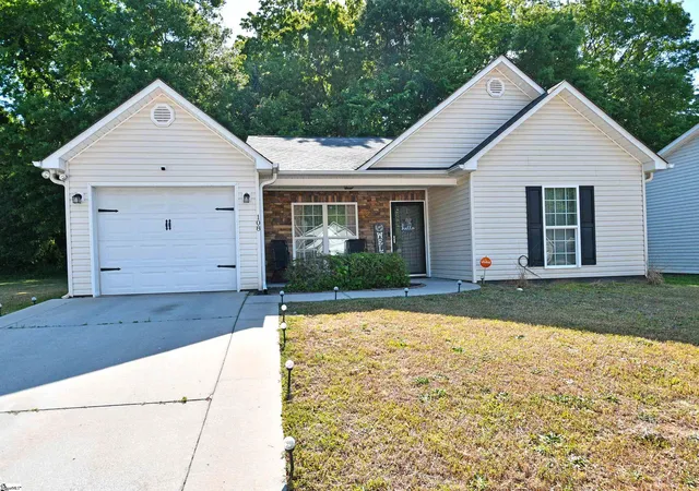 Photo 3 of Single family home for sale at 108 Rudolph Ct, Anderson, SC 29625 | MLS# 1600230 | Listing updated on 2026-09-16