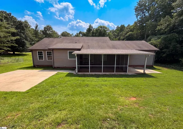 Photo 4 of Single family home for sale at 116 Fernwood Dr, Easley, SC 29640 | MLS# 1600688 | Listing updated on 2026-09-17