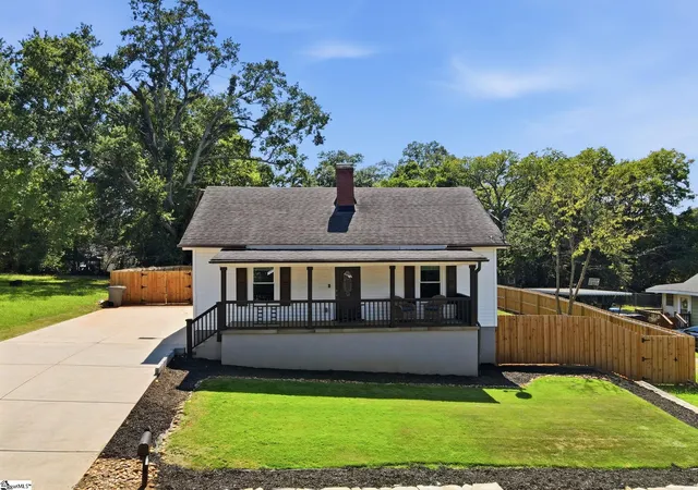 Photo 1 of Single family home for sale at 35 W 5th St, Greenville, SC 29611 | MLS# 1601942 | Listing updated on 2026-09-03