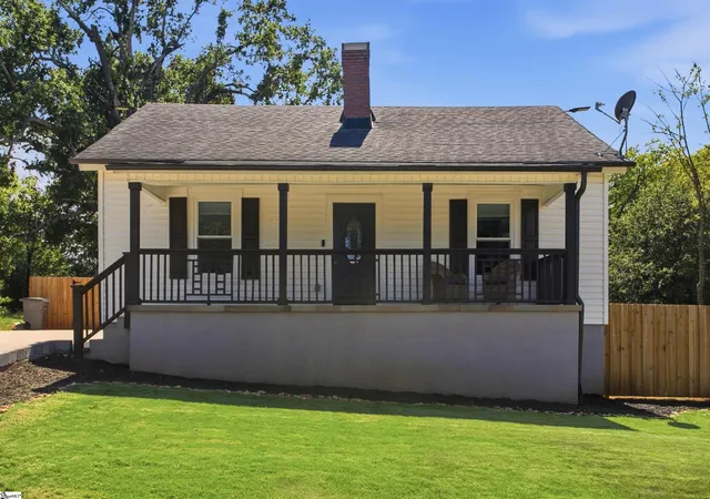 Photo 3 of Single family home for sale at 35 W 5th St, Greenville, SC 29611 | MLS# 1601942 | Listing updated on 2026-09-03