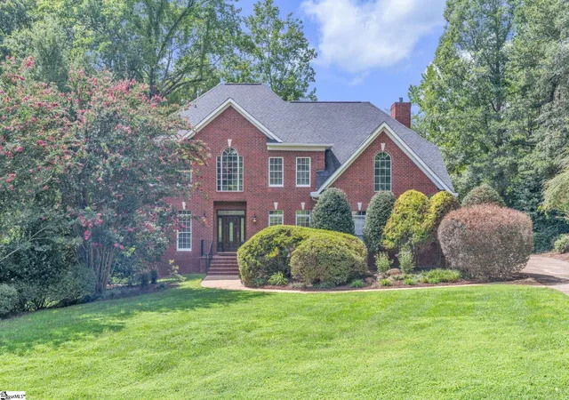 Photo 2 of Single family home for sale at 401 Rivercrest Dr, Taylors, SC 29687 | MLS# 1600036 | Listing updated on 2026-08-28
