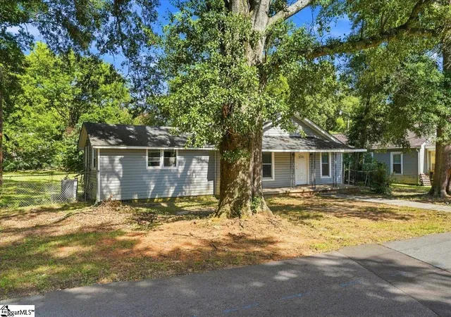Photo 3 of Single family home for sale at 322 W Wilburn Ave, Greenville, SC 29611 | MLS# 1599765 | Listing updated on 2026-09-11