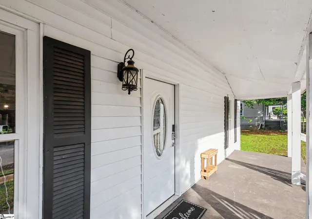 Photo 2 of Single family home for sale at 26 2nd Ave, Greenville, SC 29609 | MLS# 1598539 | Listing updated on 2026-09-01
