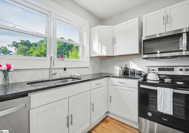 Photo 3 of Single family home for sale at 26 2Nd Ave, Greenville, SC 29609 | MLS# 1598539 | Listing updated on 2026-09-01