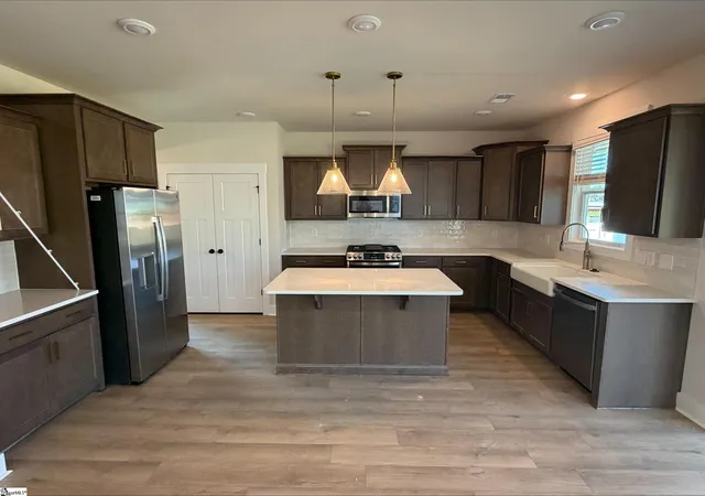 Photo 3 of Sale Pending at 1010 Fox Hollow St, Spartanburg, SC 29303 | MLS# 1596481 | Listing updated on 2026-09-06