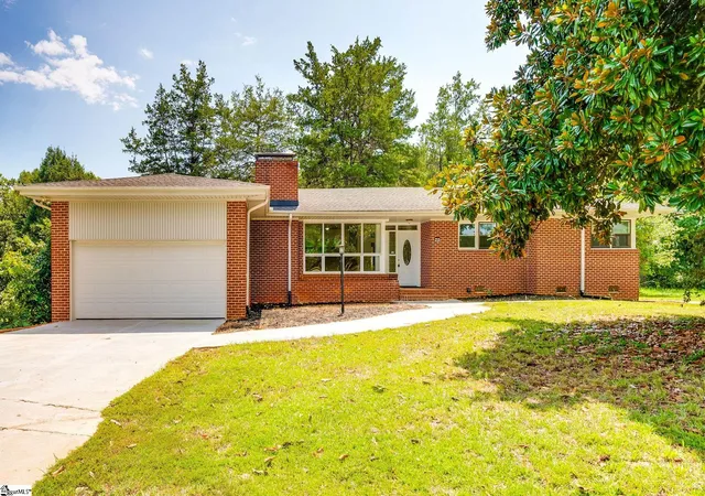 Photo 1 of Single family home for sale at 213 Barker Rd, Simpsonville, SC 29680 | MLS# 1601621 | Listing updated on 2026-09-18