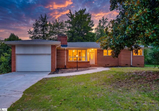 Photo 2 of Single family home for sale at 213 Barker Rd, Simpsonville, SC 29680 | MLS# 1601621 | Listing updated on 2026-09-18