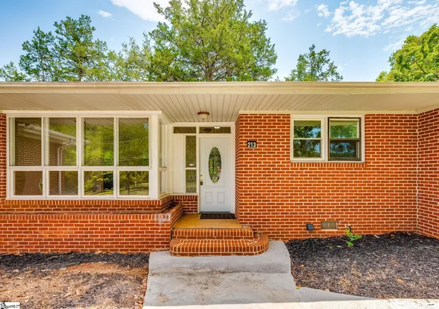Photo 4 of Single family home for sale at 213 Barker Rd, Simpsonville, SC 29680 | MLS# 1601621 | Listing updated on 2026-09-18