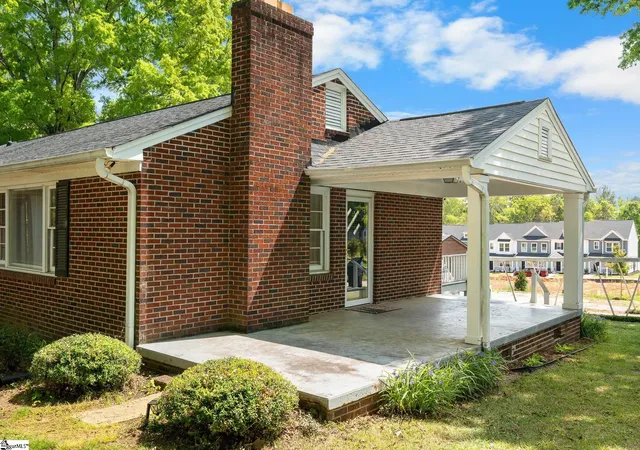 2nd image of 607 W Farley Ave, Laurens, SC 29360 | MLS# 1588178