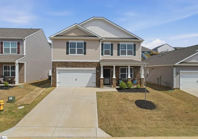 Photo 3 of Single family home for sale at 47 Oak Edge Ln, Greer, SC 29651 | MLS# 1586900 | Listing updated on 2026-07-24