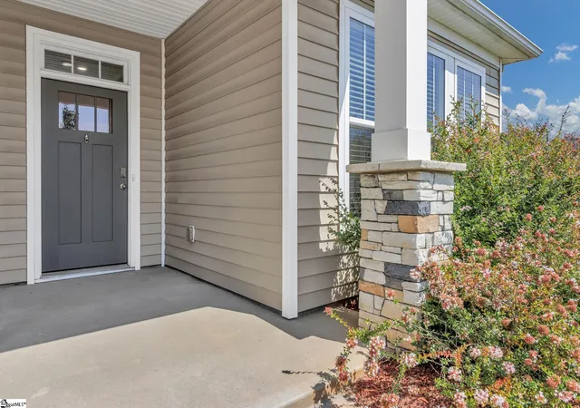 Photo 3 of Single family home for sale at 800 Redmill Ln, Duncan, SC 29334 | MLS# 1590179 | Listing updated on 2026-08-11