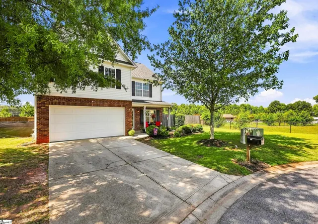 Photo 2 of Single family home for sale at 113 Fox Den Ln, Simpsonville, SC 29681 | MLS# 1601333 | Listing updated on 2026-09-21