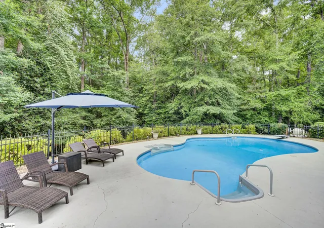 Photo 3 of Single family home for sale at 881 Inverness Cir, Spartanburg, SC 29306 | MLS# 1556997 | Listing updated on 2026-08-19