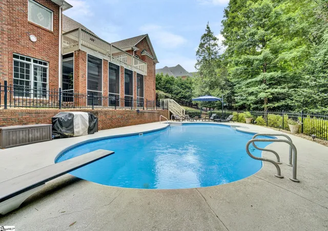 Photo 3 of Single family home for sale at 881 Inverness Cir, Spartanburg, SC 29306 | MLS# 1556997 | Listing updated on 2026-08-19